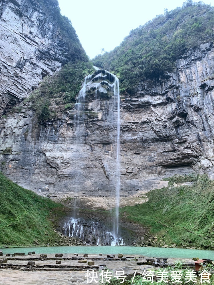 矮寨奇观景区，不仅有百年公路千年苗寨，更有被评为世界最美的大桥