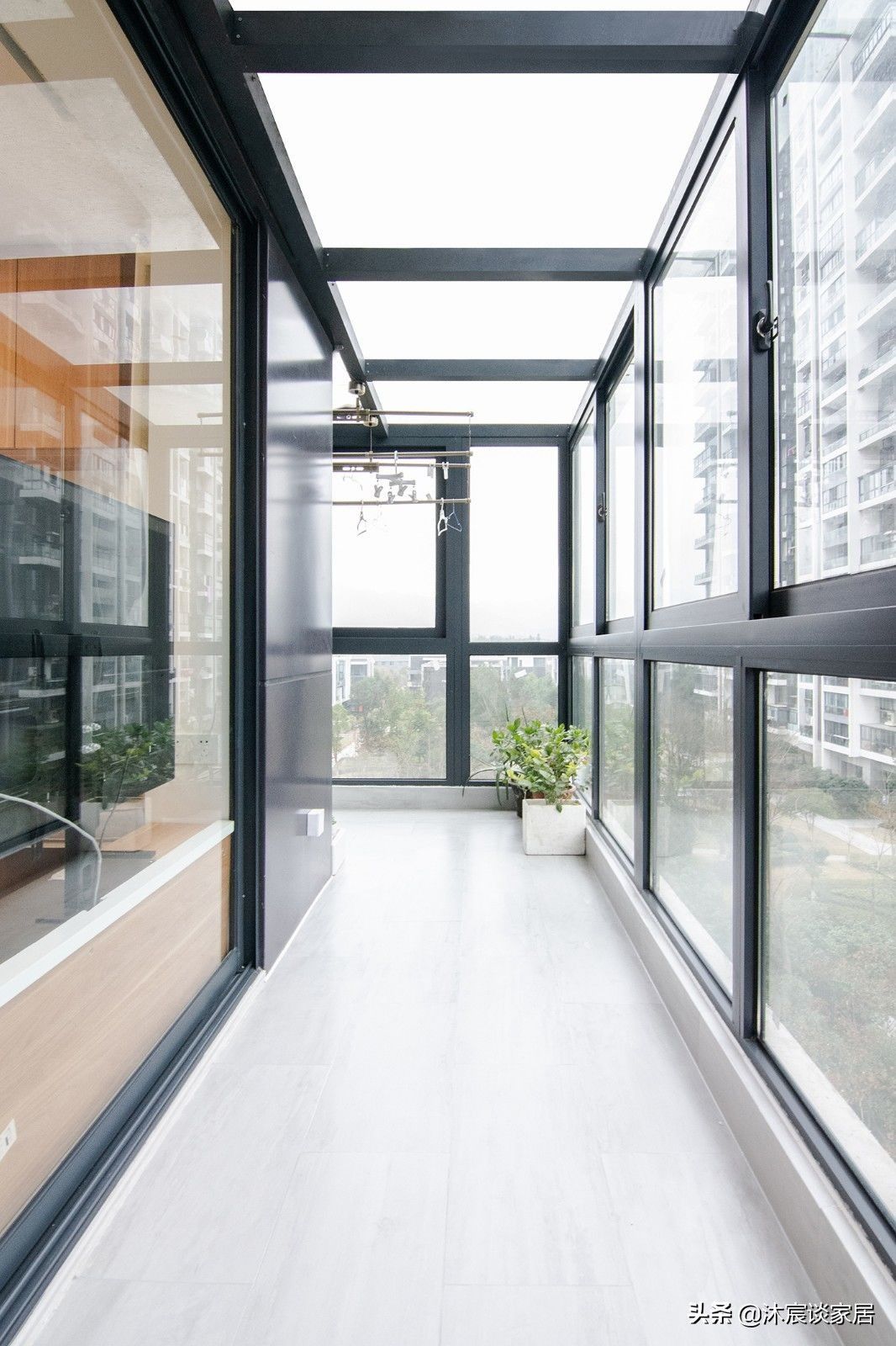 客厅|她家的客厅不一样，用卡座取代沙发，好看又实用，真是小户型救星