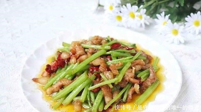 營養師|夏天少吃土豆南瓜，多吃這菜，3元錢1斤便宜又鮮美，常吃睡得香