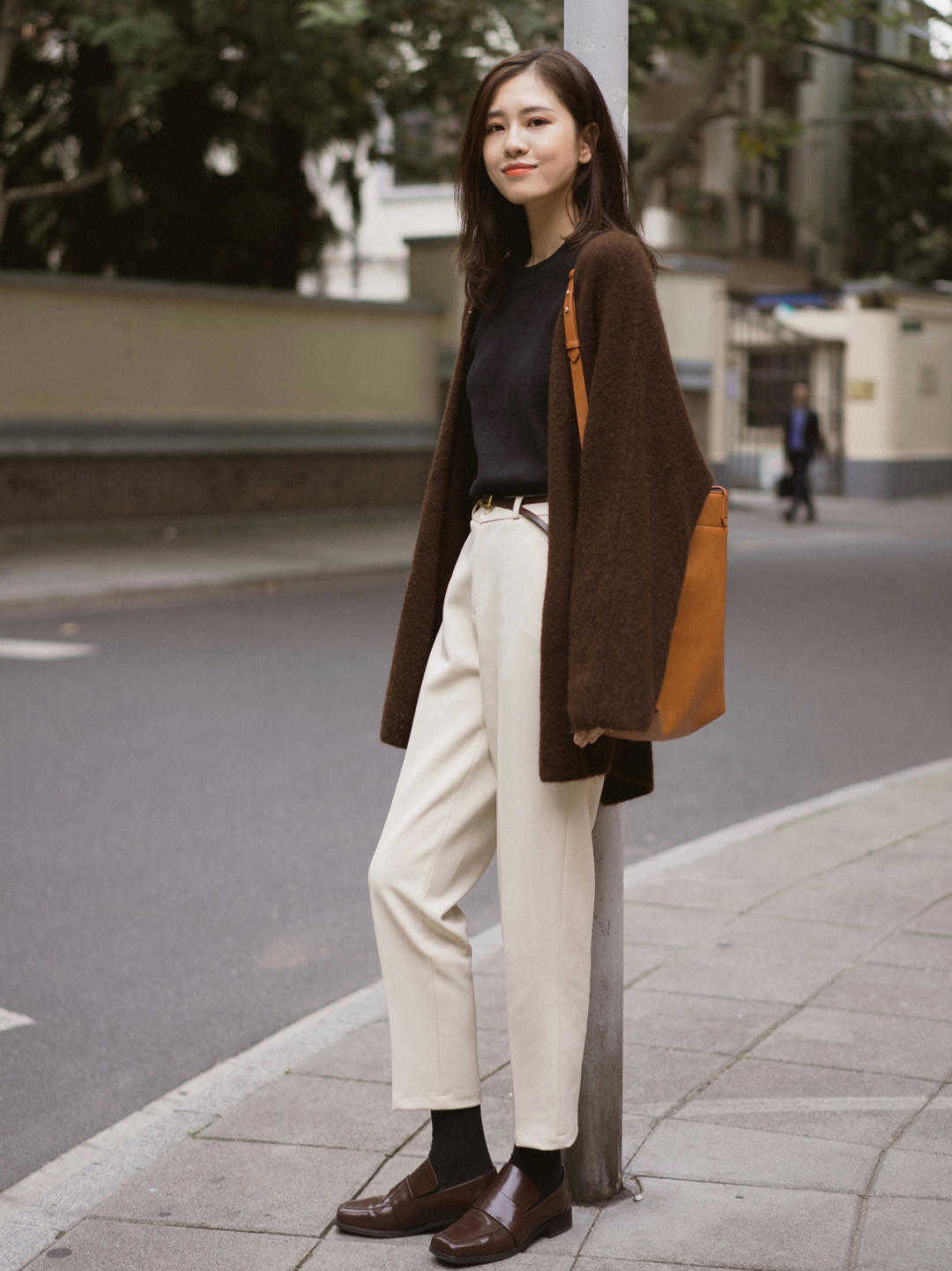 秋冬|复古又高级的咖色毛衣,穿搭变美有气质,让你与路人拉开距离