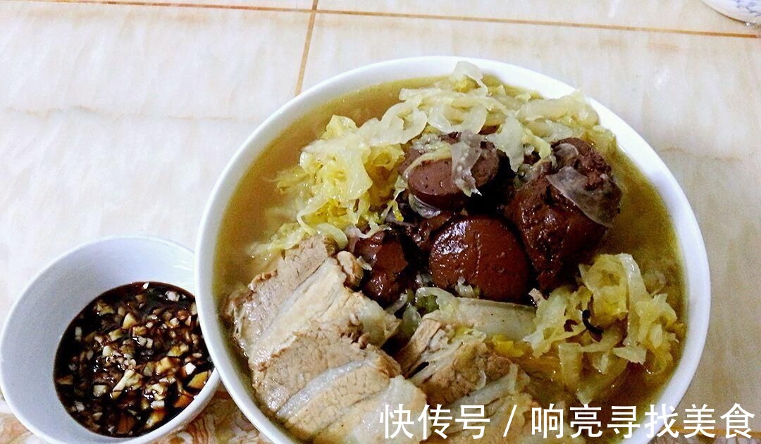 解馋|教你营养好吃的酸菜炖血肠五花肉,解馋过瘾又美味下饭,百吃不厌!