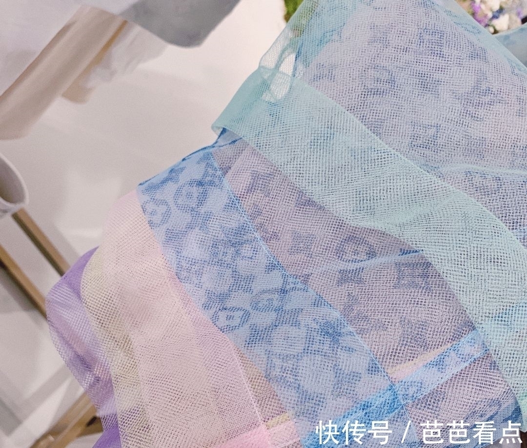 virgil|小时候玩的换装贴纸、QQ秀,竟成了现在最时髦的玩意