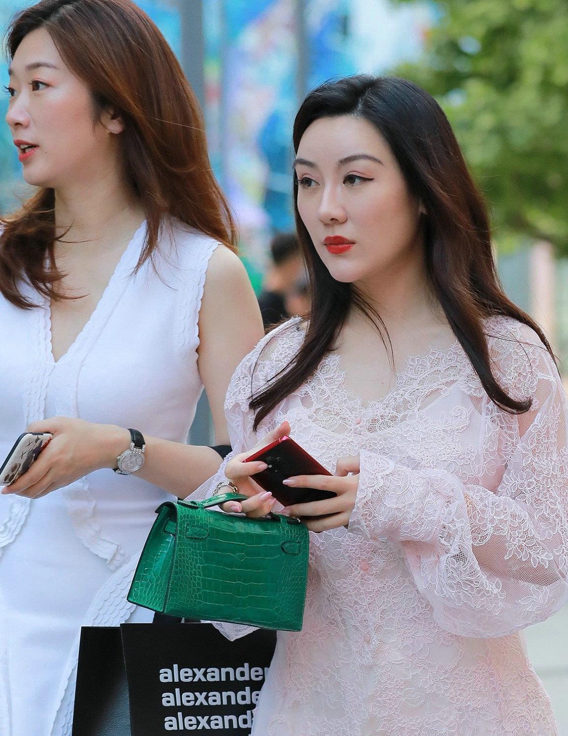 粉色|时尚:粉色的减龄效果好,有着一种温柔甜美的气息