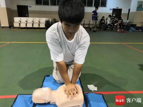 高中|海南高中学校AED自动除颤仪安装全覆盖 500名教师接受心肺复苏急救培训