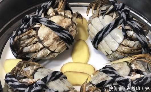 蒸螃蟹，用冷水还是热水？学会这样做，肉质鲜嫩，不流黄不掉腿！