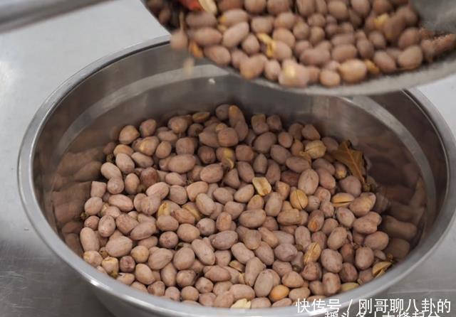 懒人必学的花生米做法,香脆可口好吃到停不下来,待客必备