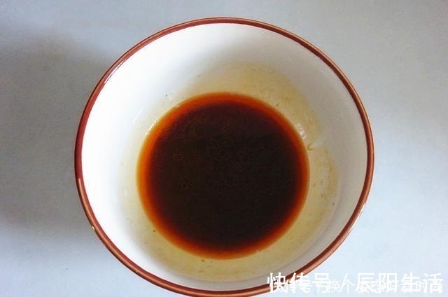 天冷了,三餐都要认真做,晒下我家的晚餐,两口人的餐桌,温暖!