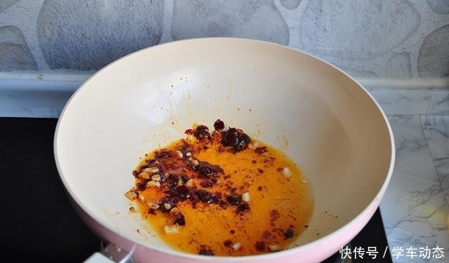 三个鸡蛋做盘菜,鲜香微辣味道不错,我家吃一回就喜欢上了,下饭