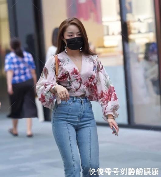 出身体 胖乎乎的美女,牛仔裤展现出最真实的美,美的自信很有魅力