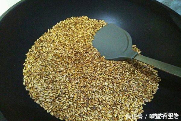 玉米粉|夏季钓草鱼,关键在于用饵,三种味型的自制饵料,通杀各种水域