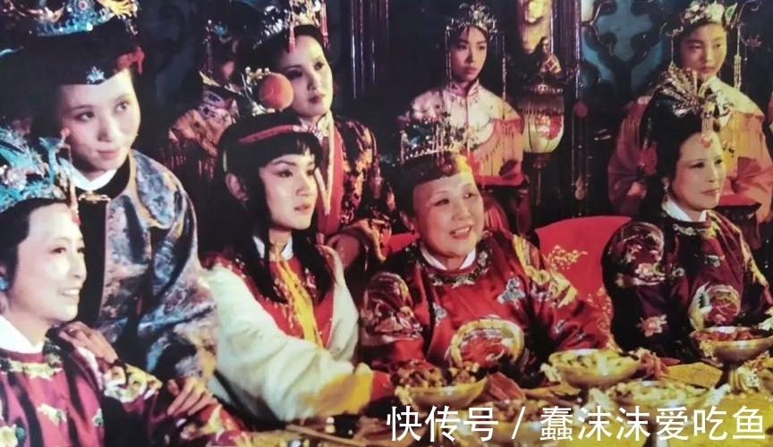 王熙凤!红楼梦:邢夫人和王夫人谁更聪明?她才是内宅权力游戏中的高手!