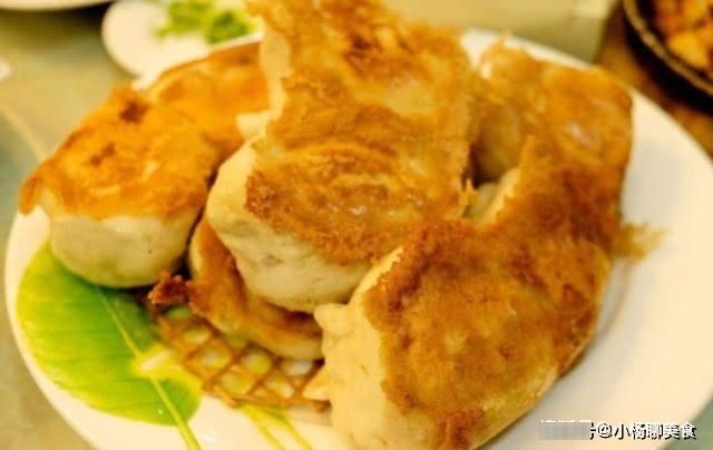 水煎包不用外面买，自己就能做，学会方法自己做出的水煎包更好吃