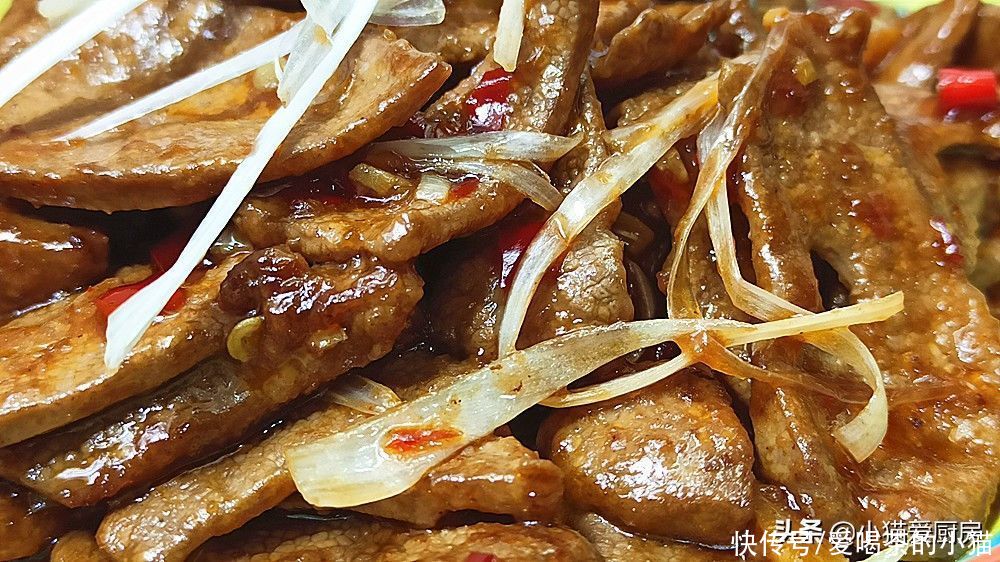  小猫教你这么做“鱼香猪肝”，做出来口感滑嫩，味道香鲜，特好吃