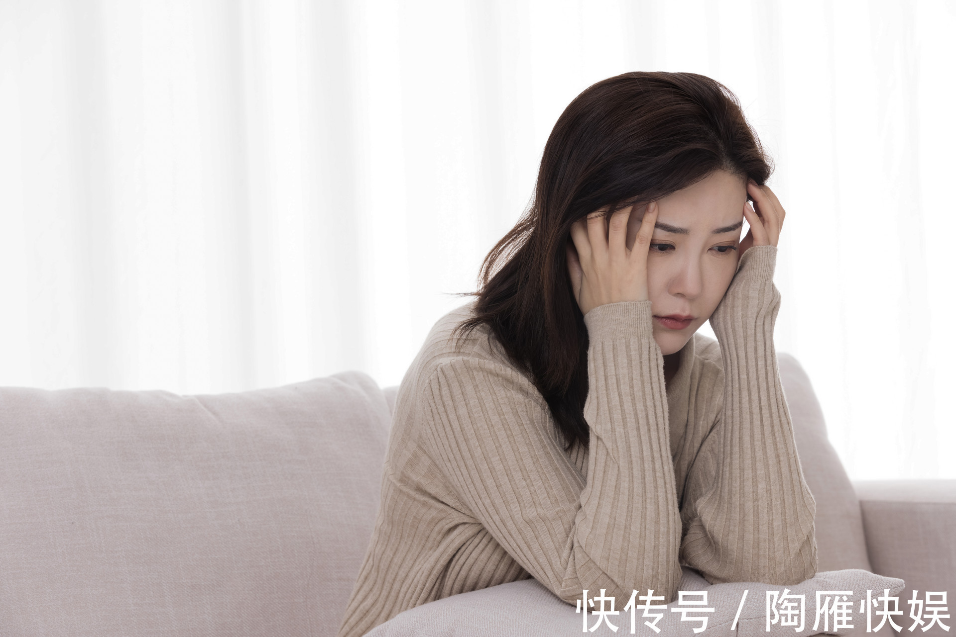 弟弟|生完二胎后，爸爸妈妈经常打老大！大女儿一句话让妈妈泪奔并顿悟