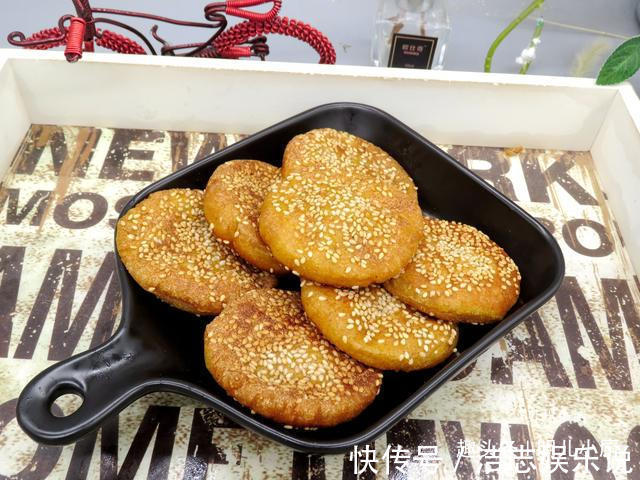 香甜|南瓜和它是绝配,做成小饼,咬一口香甜软糯,早餐孩子吃得欢