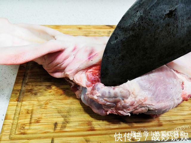 耳朵眼|一百多买个大猪头,卤好了全家都爱吃,肉香皮弹卷饼吃一点也不腻