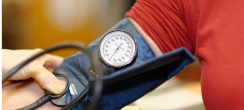 血压|高血压没有症状，血压就不高吗？医生提醒：这种情况反而更危险