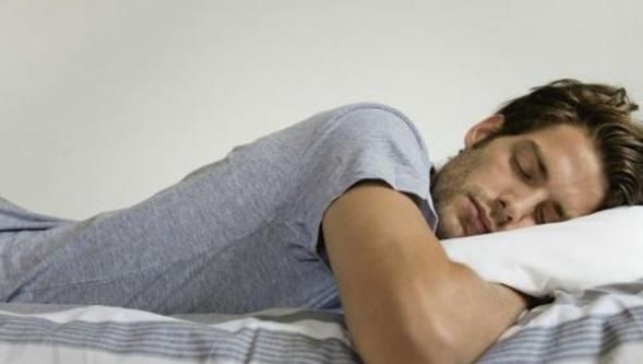 男人雄性激素分泌旺盛，身体常有此3项特征，看