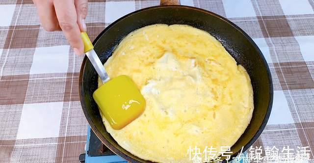 冬天这样吃菠菜，比红烧肉还下饭，加上两个鸡蛋，10分钟就上桌