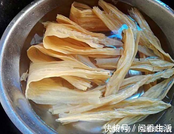 热水|泡腐竹时,是用冷水还是热水很多人做错,难怪腐竹干硬不入味
