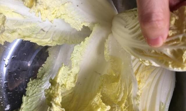 立冬后，多给家人做这道面食，一卷一蒸，暄软筋道，鲜香又美味