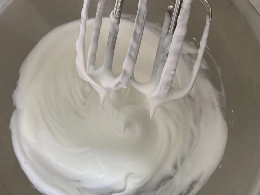 这蛋糕比肉松面包还好吃,奶香浓郁,细腻香软,咬一口还爆浆