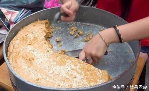  “已消失多年”的小吃，大妈摆摊一天卖一盆，来买的大多是老年人