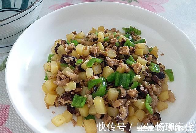 土豆和它一起炒,比炒土豆丝好吃,全家都爱吃,太香了
