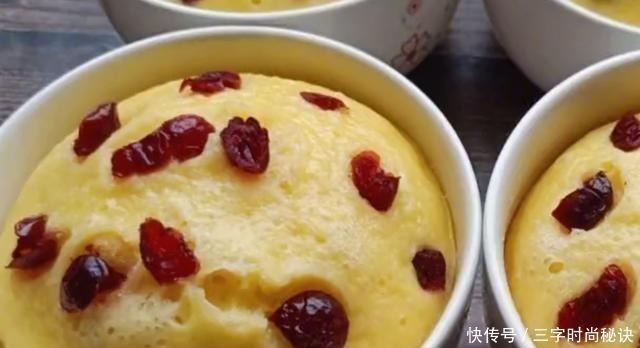 一碗玉米面两个鸡蛋，简单一搅，放锅里一蒸，比蛋糕还好吃