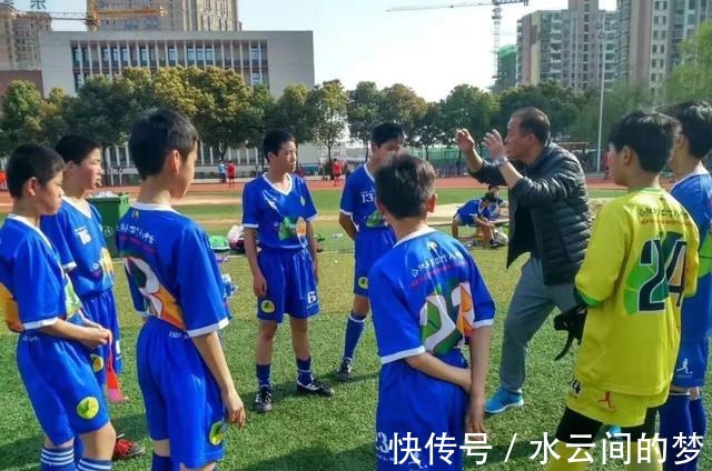 霍迎春|“相比原地脚弓传球,更需要教会孩子如何在对抗中传好球”
