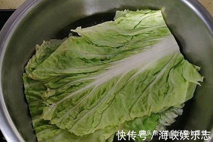肉馅|一棵白菜,一碗肉馅,卷一卷,蒸一蒸,鲜嫩又多汁,全家都爱吃