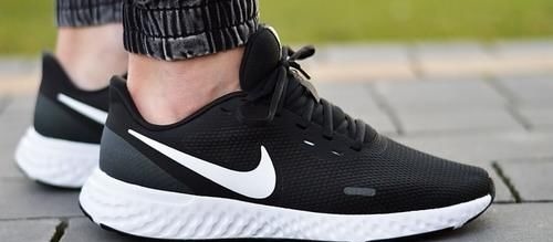 跑鞋 300元的预算,买不起耐克阿迪?不如看看这3双,有性能有颜值