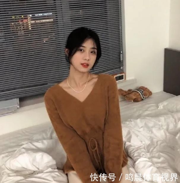 内蒙古女篮|中国女篮又一新星小将火了!笑容甜美颜值超高,完全不输当红模特