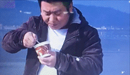 |搞笑GIF:姑娘 你这算是魔术吗 为什么我做不到