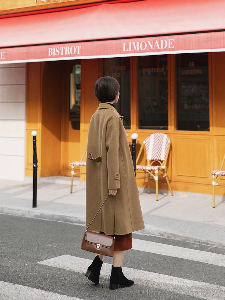 靴子 天冷了,身穿大衣搭配针织衫和靴子保暖舒适,让你美出新高度!