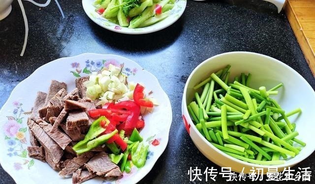 婆婆家的午餐,满满的盆装肉,真的是吃一顿饱两顿,解馋!