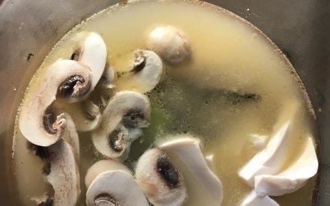豆腐和此物一起煮,比鸡汤还鲜,口感嫩滑,补钙质,增强免疫力