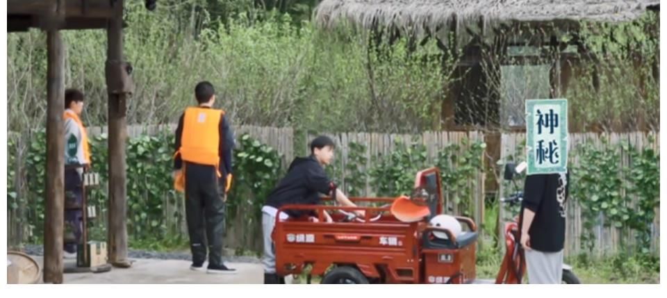 奥特曼|向往“最神秘”嘉宾，不是被打码就是穿奥特曼衣服，身份早已暴露？