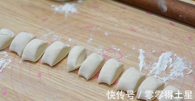 中筋面粉|早餐吃一屉鸡蛋虾皮韭菜包子,营养美味,软嫩口感,特别好吃!