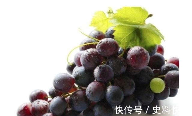 葡萄|失眠会致头晕、眼花、心脏不舒服,这5种食物常吃对失眠帮助大