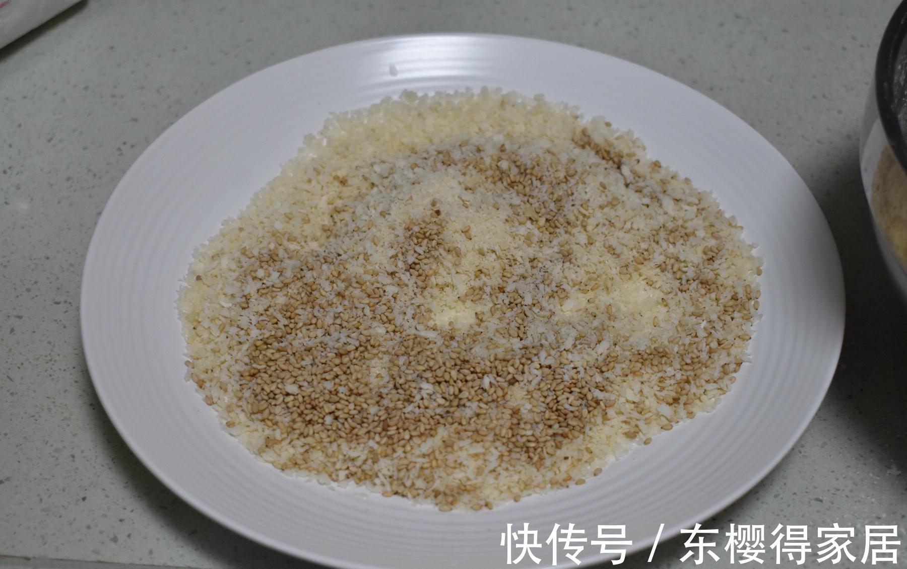 秋天就该多吃这食材，简单几步做成小饼，香脆软糯，好吃营养解馋
