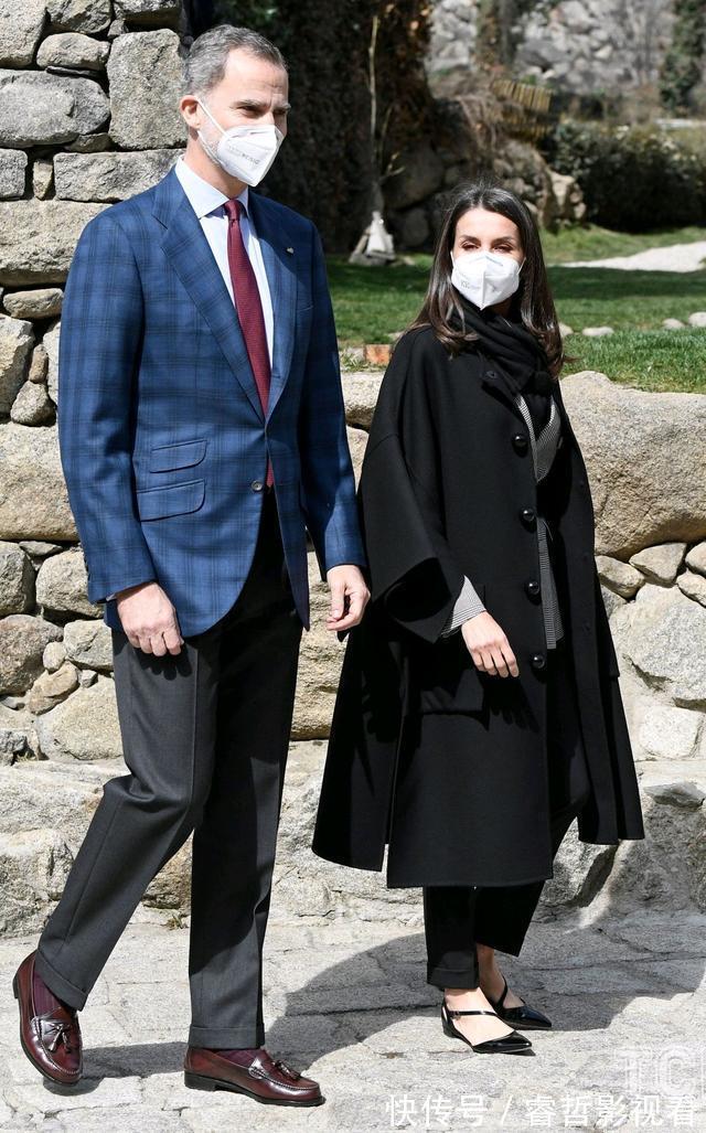 深色 降温怎么穿搭?西班牙王后抗冻有一套,时尚并不意味着一定露腿