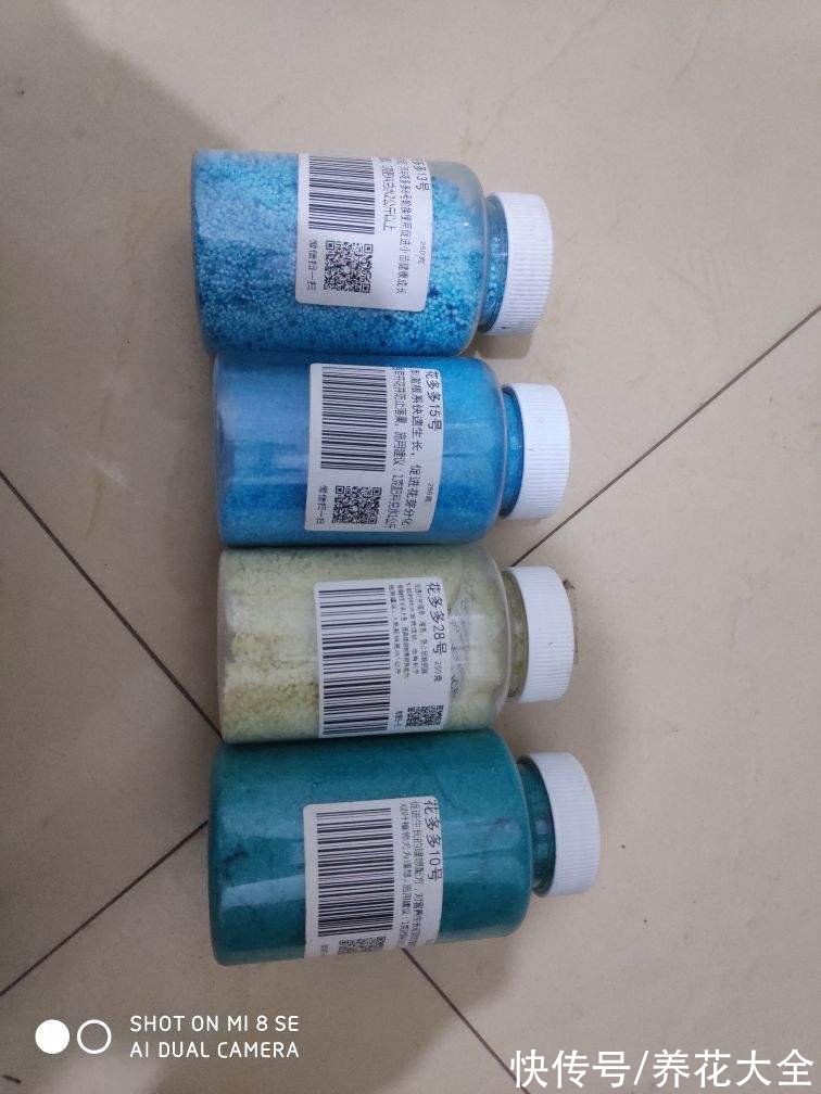 不会选花肥的,一瓶“花多多”就搞定,十来块钱啥花都能用