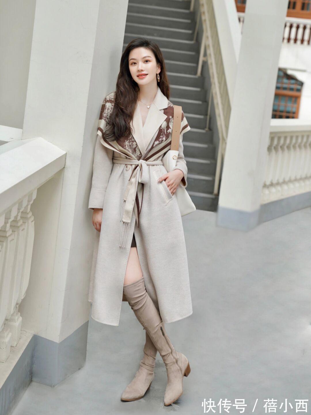 小蛮腰|见过大场面的女人,冬季都会穿“白色大衣”,知性优雅又高级