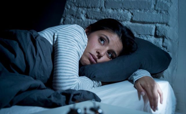 咖啡因|一个好睡眠也不难，沾床就睡的5个“小技巧”，送给难以入睡的你