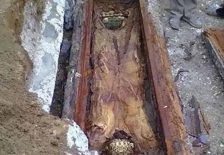 到底|李鸿章墓被打开后,愤怒的人们到底是如何处置随葬品的?专家直呼暴殄天物