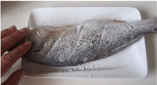 一道苦瓜鱼，美容养颜又减肥、关键做法还简单