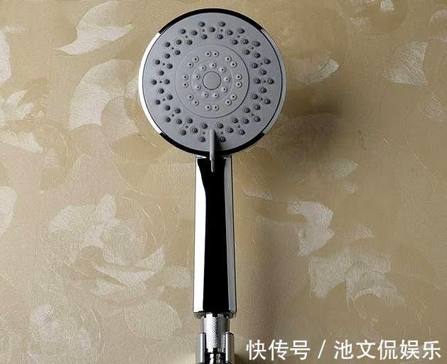 冷热水|卫浴花洒怎么安装4个花洒安装小要点,让你享受舒适淋浴