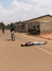 |搞笑GIF：裤子事小，脸面事大，这下以后还怎么见人？