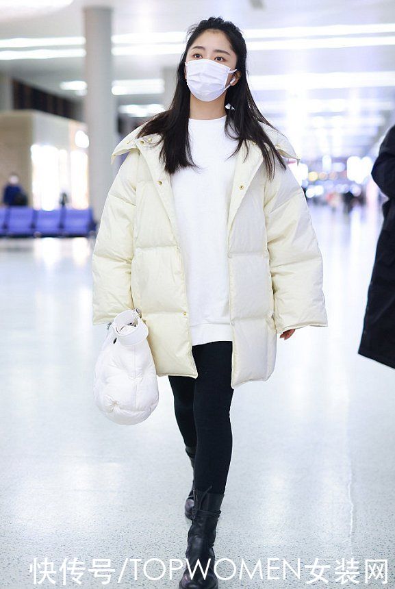 时下潮流搭配避免臃肿穿法，借鉴起来时髦又实用，女友风赢面很大